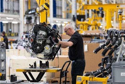Združeno kraljestvo bo vložilo 2 milijardi funtov v avtomobilsko industrijo z...