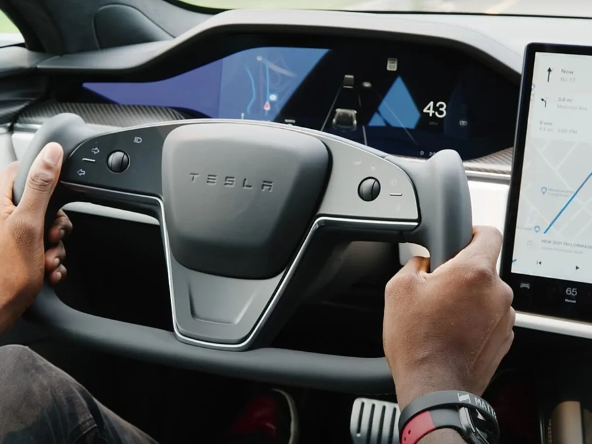 Ali uradne spremembe predstavljajo tveganje? Tesla odpoklicala 2 vozili Model X