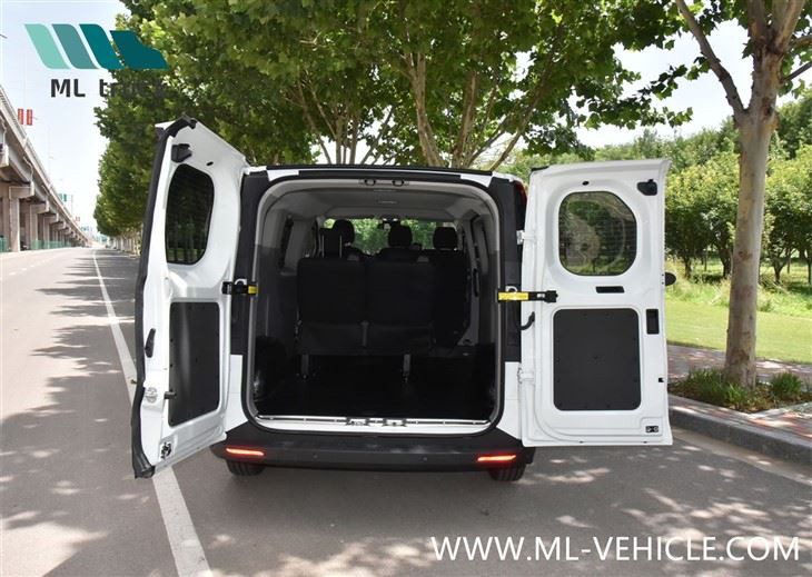 SAIC Maxus V70