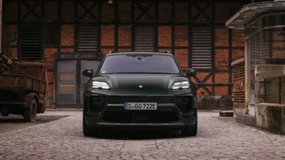 Porsche bo nadaljeval s proizvodnjo bencinskih in hibridnih modelov