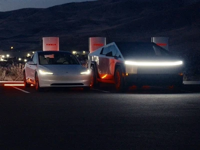 Nadgrajena hitrost polnjenja Cybertruck: Tesla V4 Superchargerji v celoti pod...